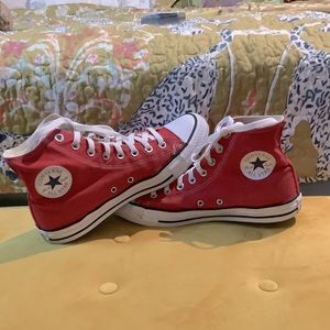 Red CONVERSE chuck Taylor’s